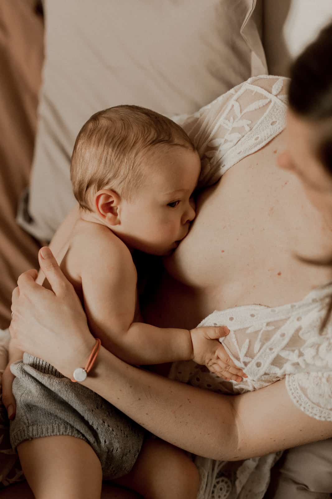 photo photographe bébé caen allaitement peau à peau naturel calvados normandie