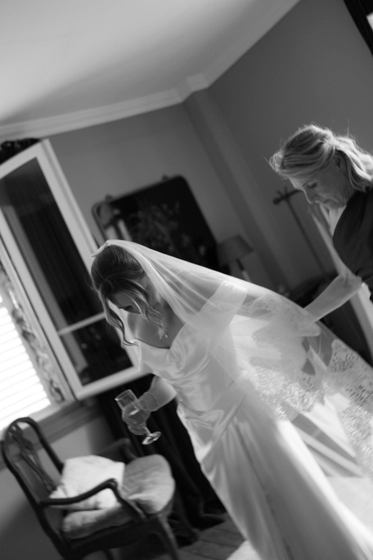 TYPHAINE BENOIT PHOTOGRAPHE VIDEASTE MARIAGE DUO PHOTO FILM MODERNE ELEGANT