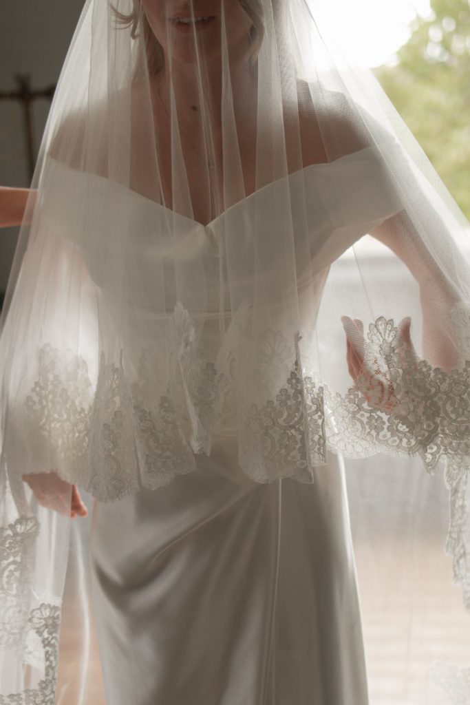 TYPHAINE BENOIT PHOTOGRAPHE VIDEASTE MARIAGE DUO PHOTO FILM MODERNE ELEGANT