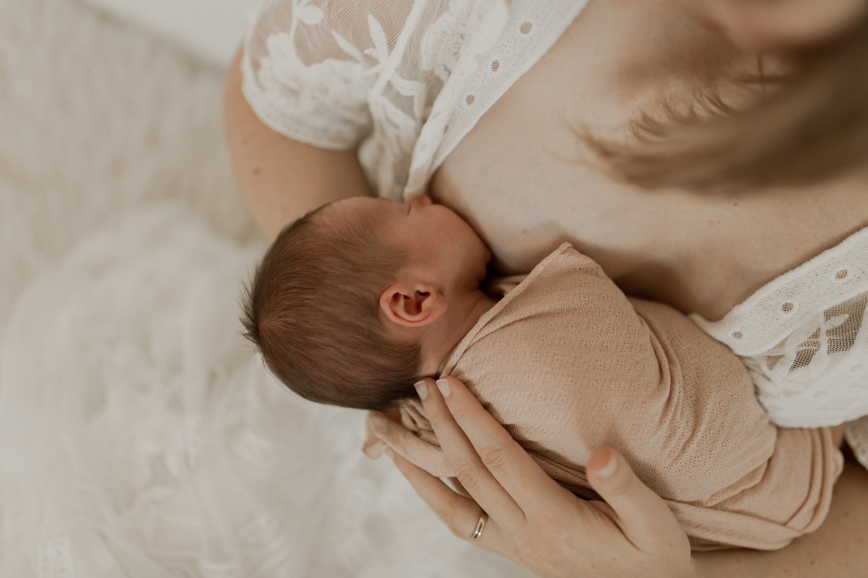 photographe photo allaitement nouveau né bébé à domicile caen calvados