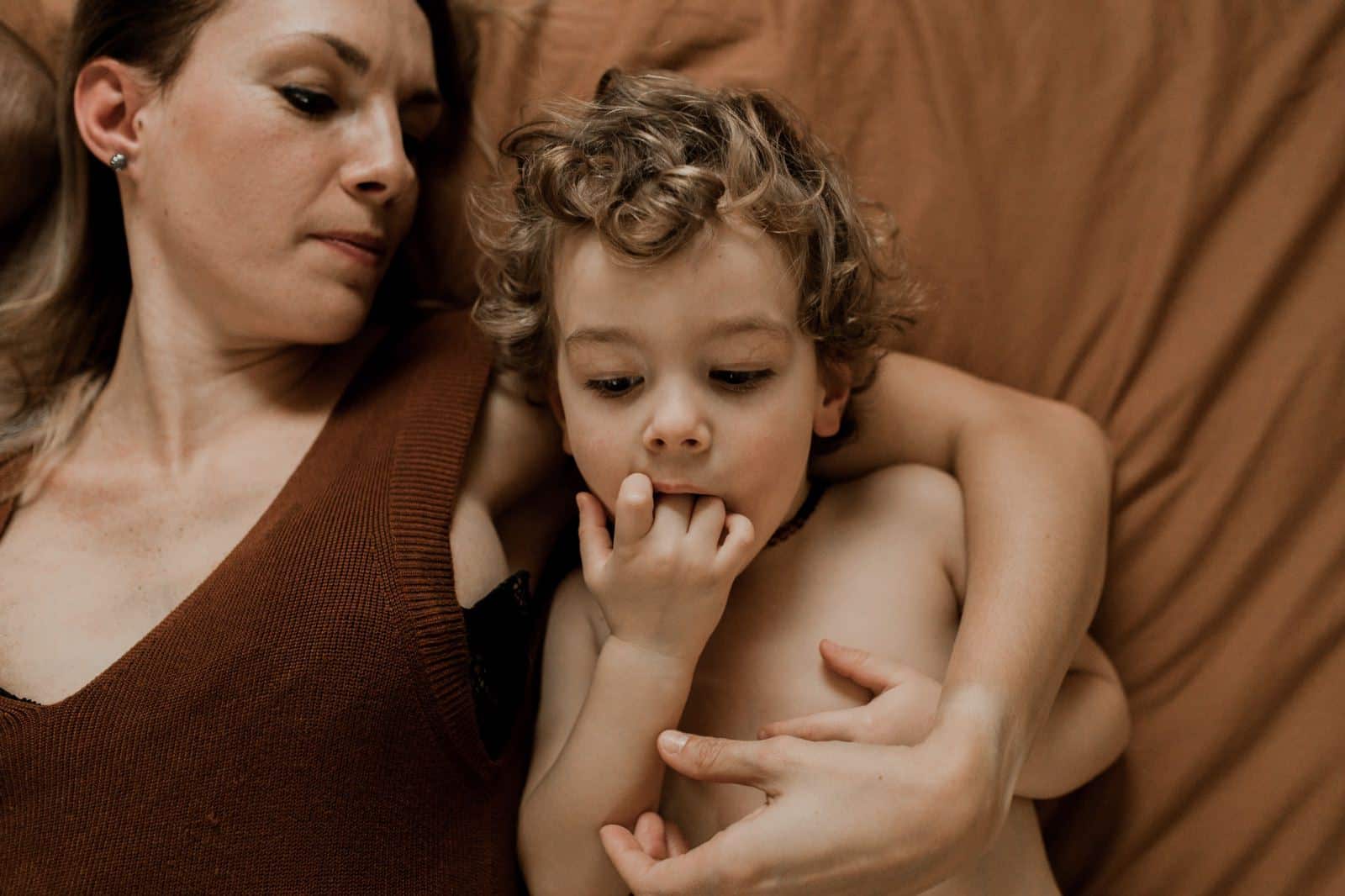 photographe vidéaste allaitement maman à caen normandie studio
