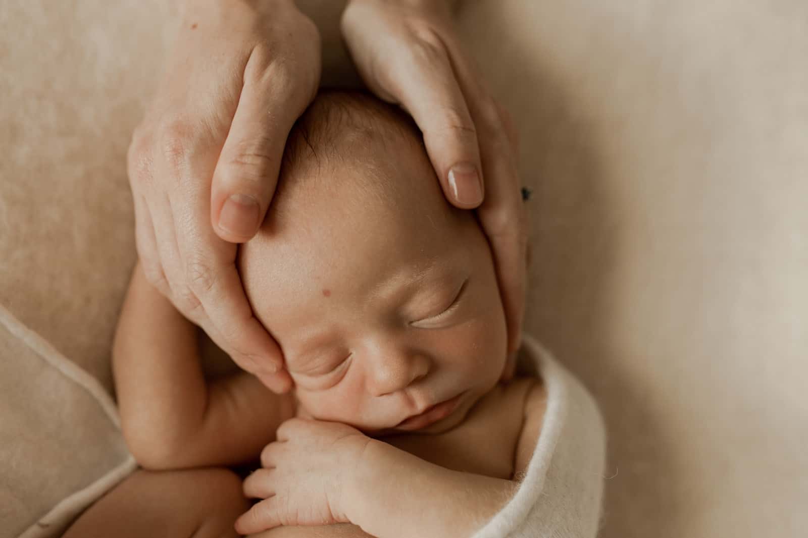 photographe bébé naissance allaitement famille caen calvados normandie
