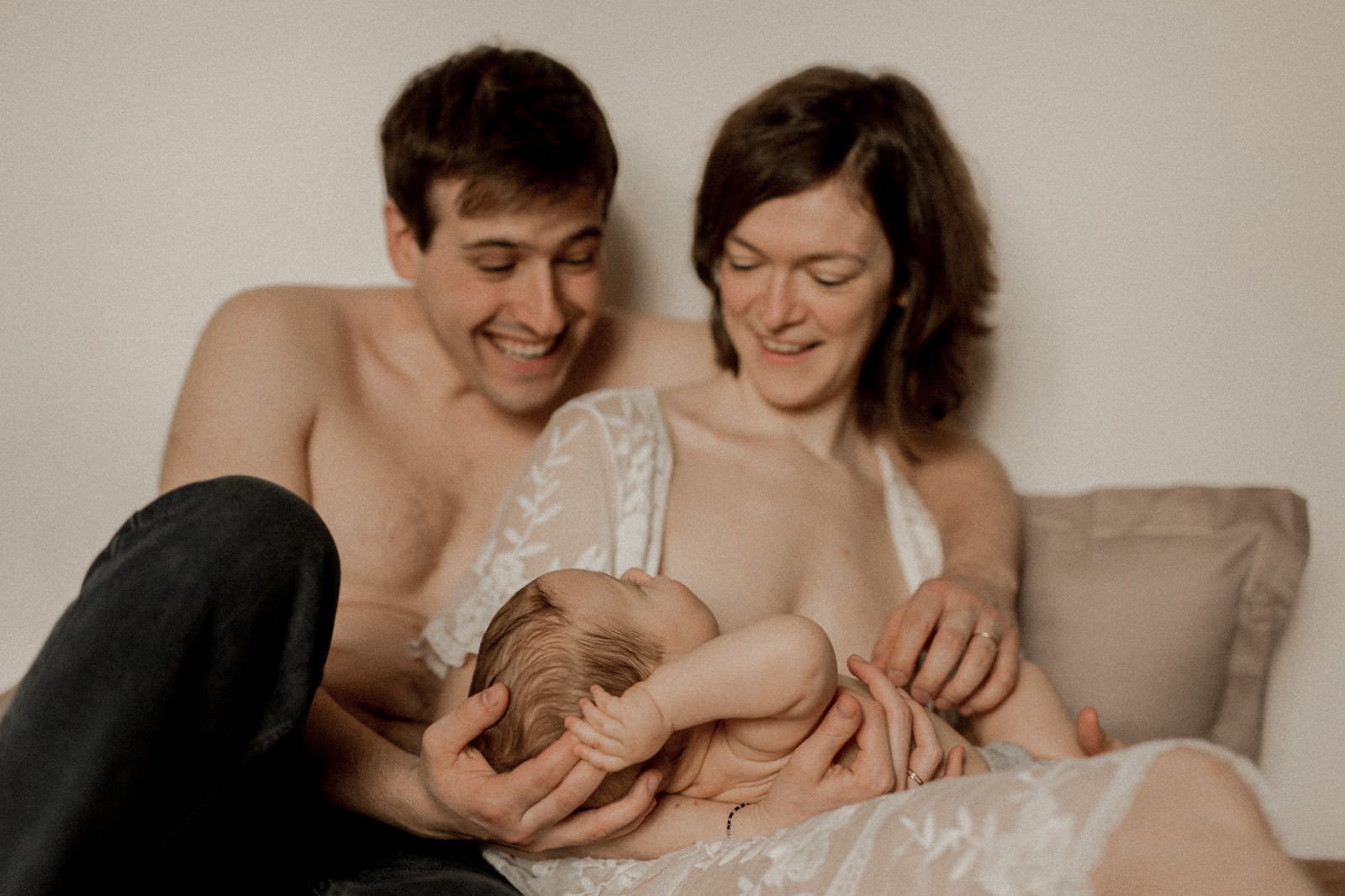 photographe vidéaste photo vidéo allaitement bébé nouveau né à la maison caen calvados